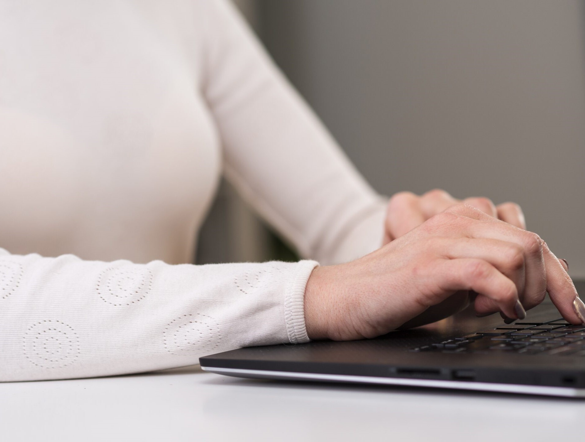 business-woman-using-her-laptop